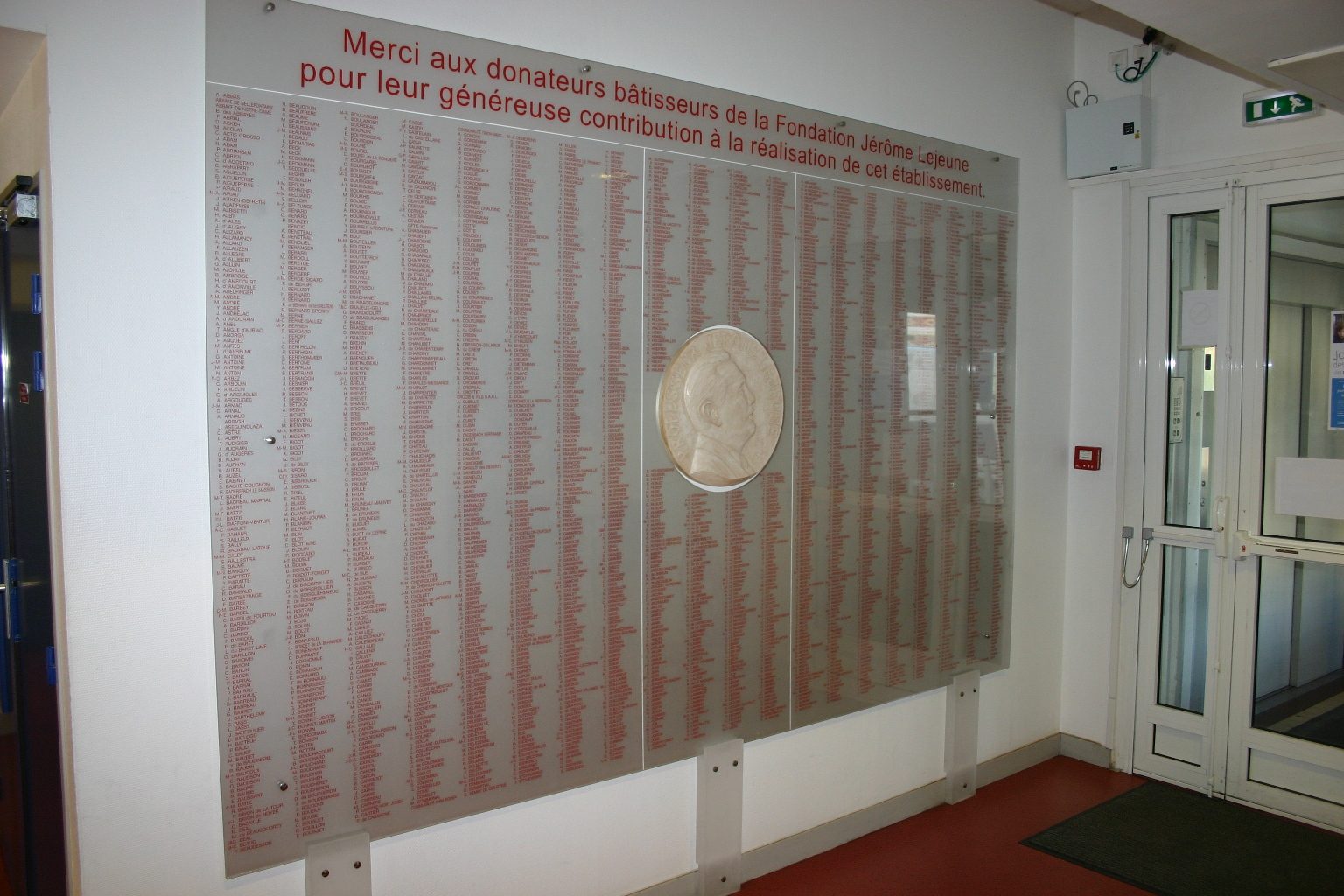 Jerome Lejeune's bas-relief, Fondation Lejeune, Paris - 01.JPG